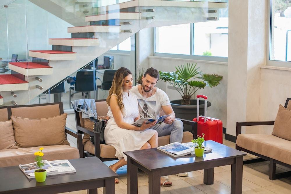 Sato Conference And Spa Hotel Сутоморе Екстериор снимка