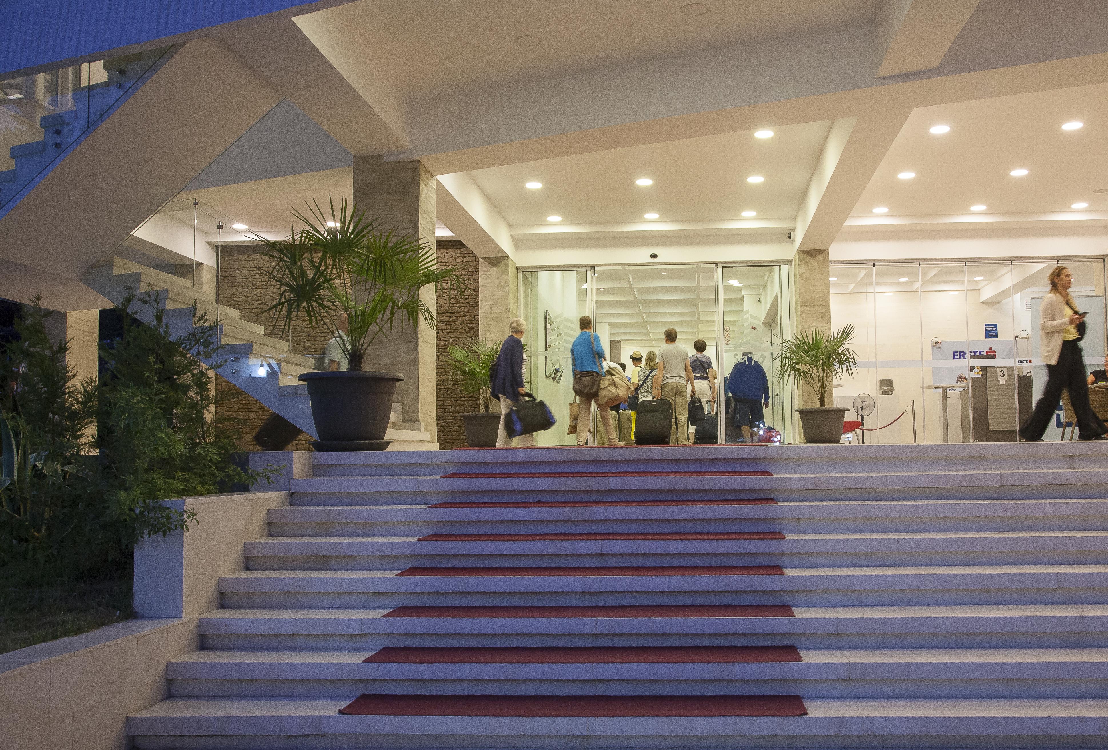 Sato Conference And Spa Hotel Сутоморе Екстериор снимка
